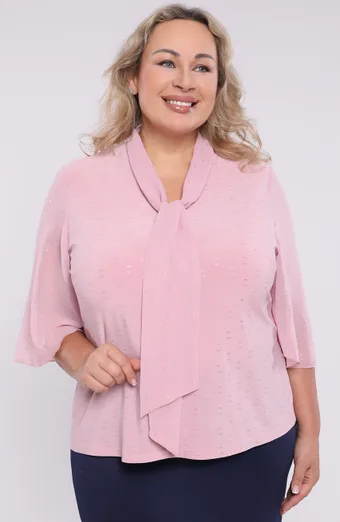 Roosa lipsuga pluus